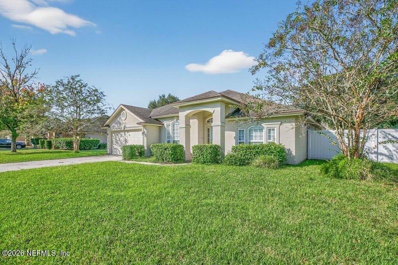 620 Martin Lakes Dr E, Jacksonville, FL 32220