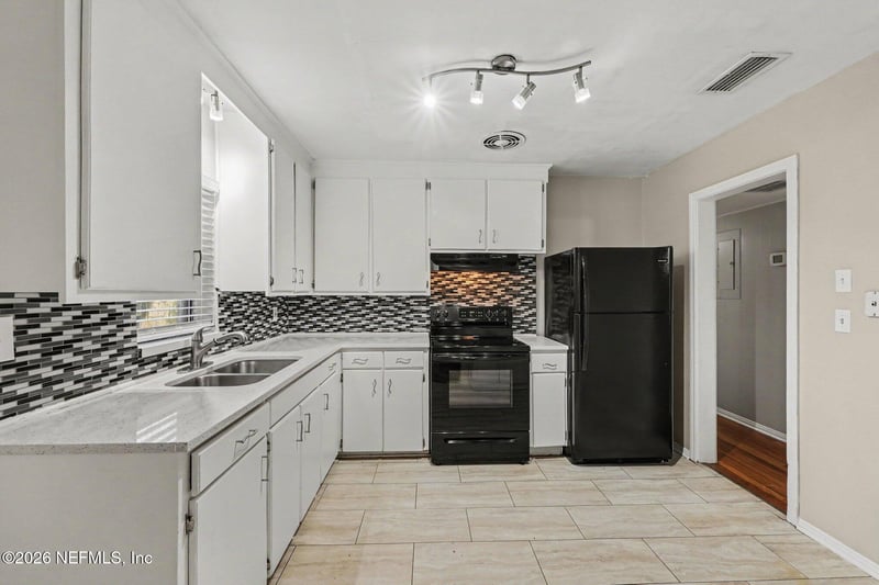 6211 Sage Dr, Jacksonville, FL 32210