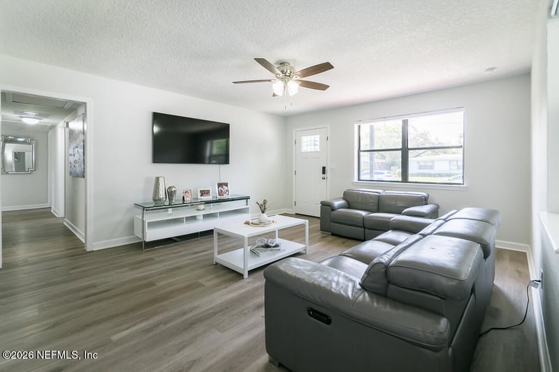6221 Ashwood Ln, Jacksonville, FL 32277