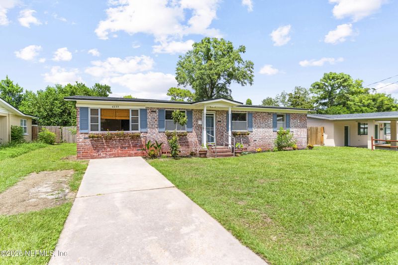 6235 Pine Summit Dr, Jacksonville, FL 32211