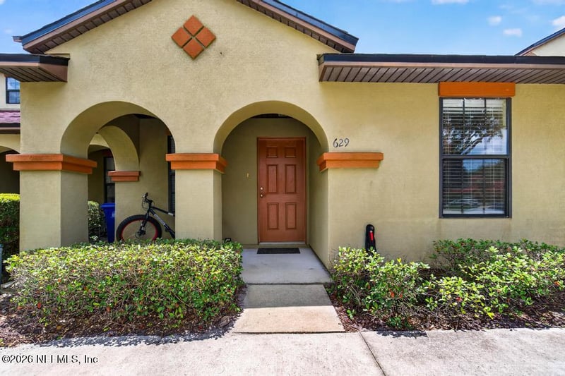 629 Briar Way Ln, St Johns, FL 32259