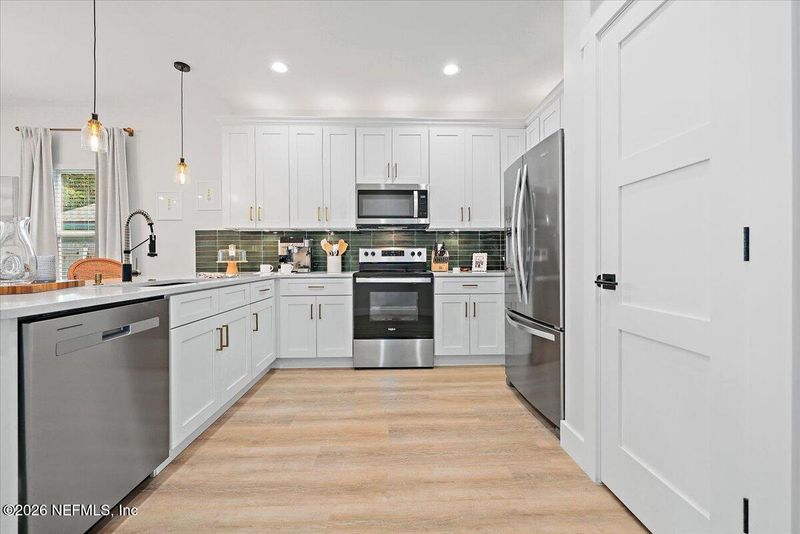 635 5th Ave S, Jacksonville Beach, FL 32250