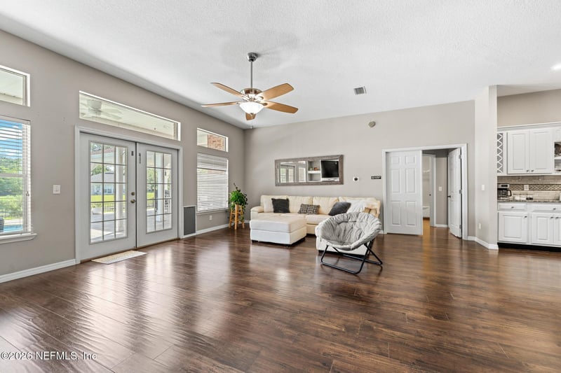 6352 Lake Plantation Dr, Jacksonville, FL 32244