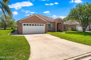 6352 Lake Plantation Dr, Jacksonville, FL 32244
