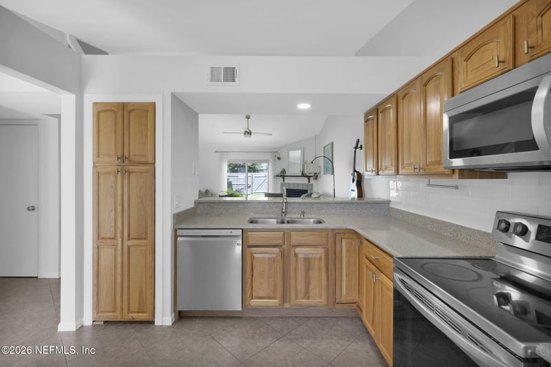 639 Aquatic Dr, Atlantic Beach, FL 32233