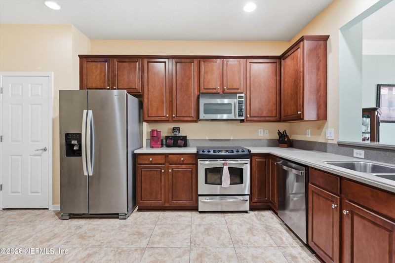 6480 Yellow Leaf Ct, Jacksonville, FL 32258