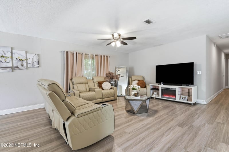 6502 Barnes Rd S, Jacksonville, FL 32216