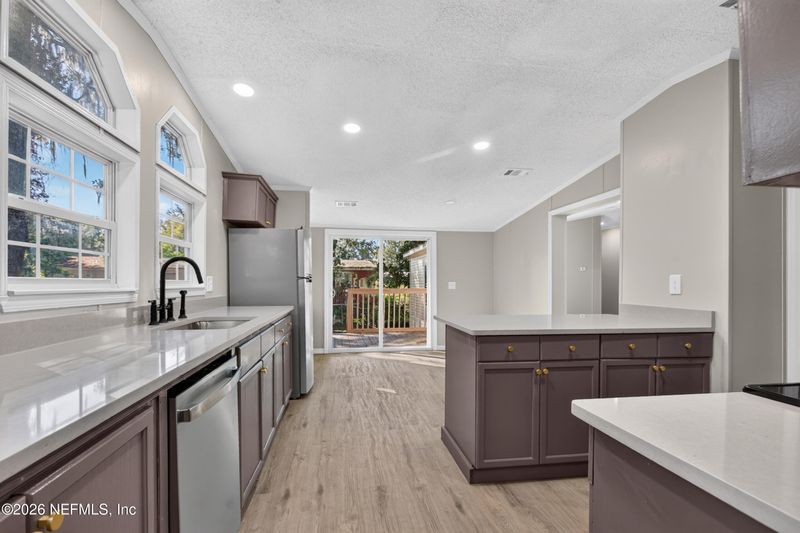 653 Cahoon Rd N, Jacksonville, FL 32220