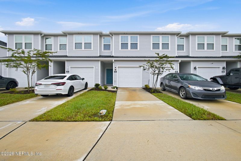 654 Holly Lakes Dr, Orange Park, FL 32073