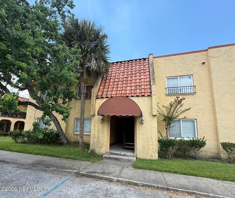 6552 La Mirada Dr E, Jacksonville, FL 32217