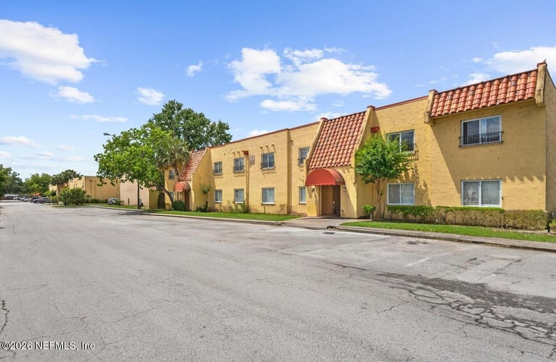 6552 La Mirada Dr E, Jacksonville, FL 32217