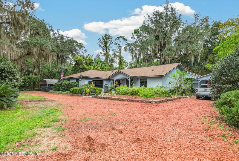 657 SE 2nd Ave, Melrose, FL 32666