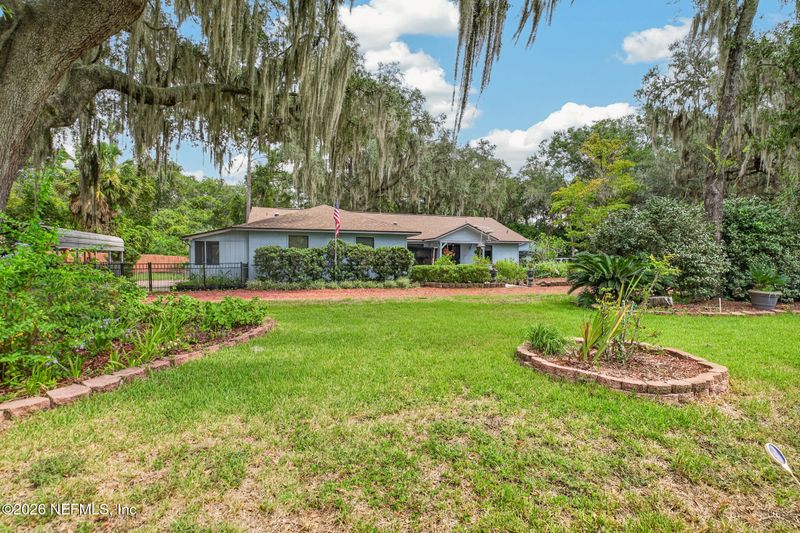657 SE 2nd Ave, Melrose, FL 32666