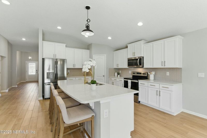 66092 Edgewater Dr, Yulee, FL 32097