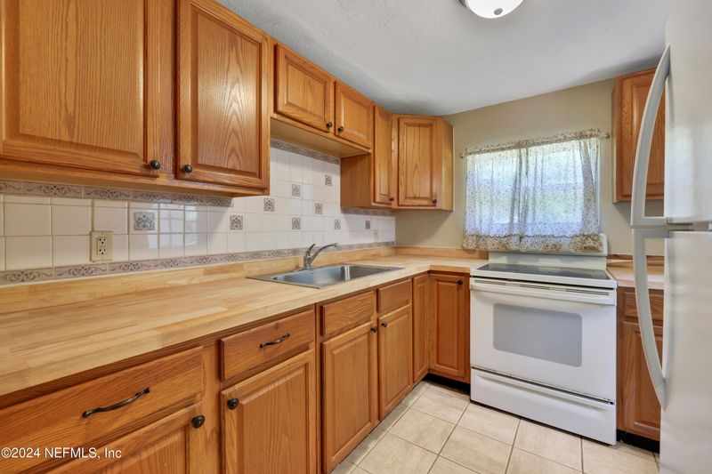 6613 Grace Ln, Jacksonville, FL 32205