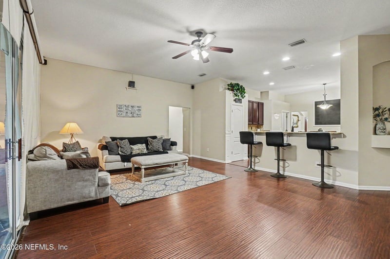 663 Mandy Oaks Dr, Jacksonville, FL 32220