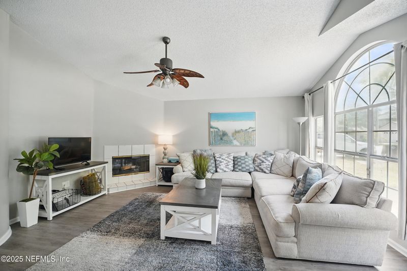 663 Stocks St, Atlantic Beach, FL 32233