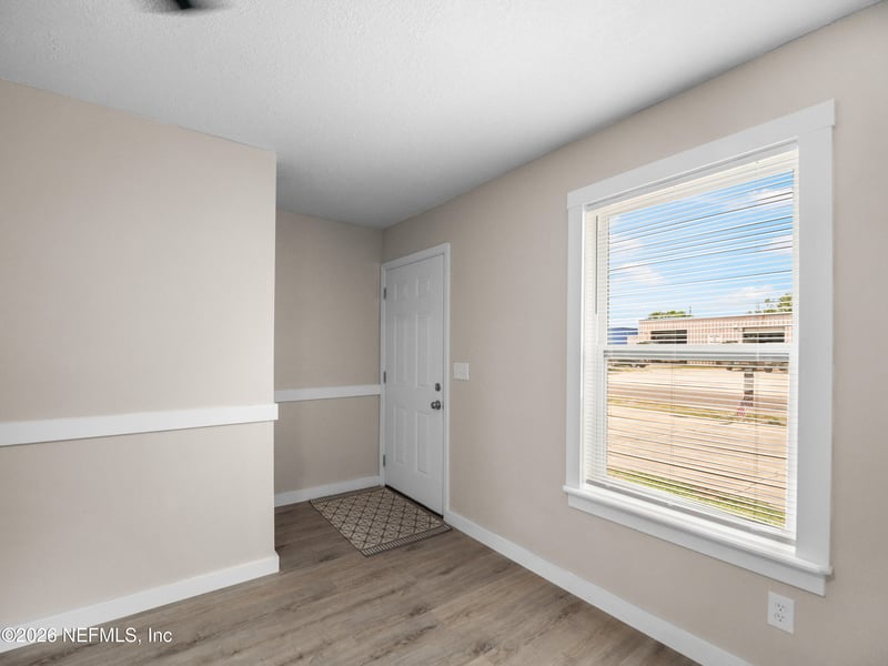 67 W 8th St, Atlantic Beach, FL 32233
