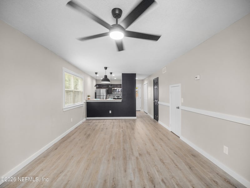 67 W 8th St, Atlantic Beach, FL 32233