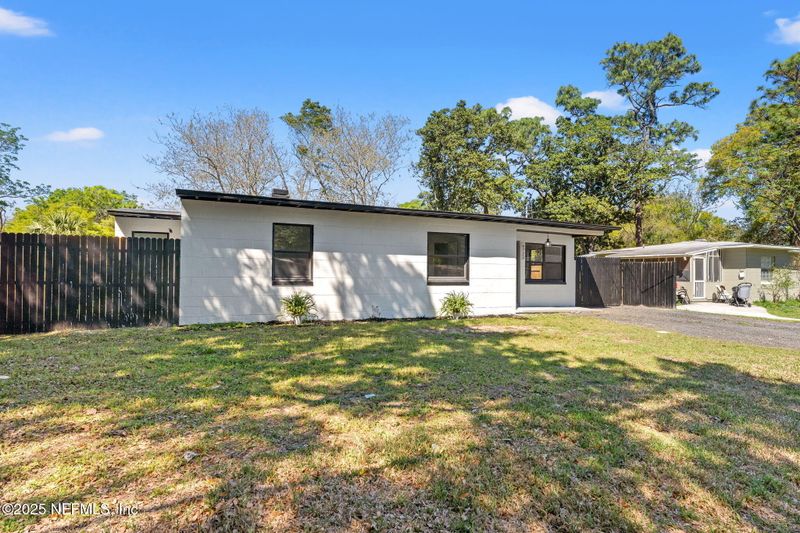 6723 Banbury Rd, Jacksonville, FL 32211