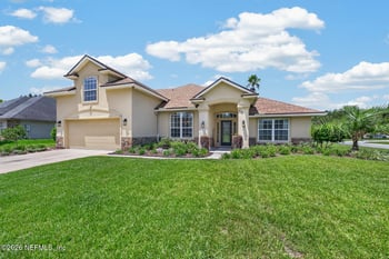 676 Martin Lakes Dr E, Jacksonville, FL 32220