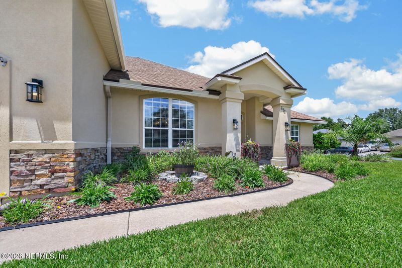 676 Martin Lakes Dr E, Jacksonville, FL 32220