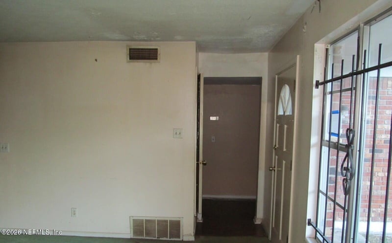 6765 Gaspar Cir E, Jacksonville, FL 32219