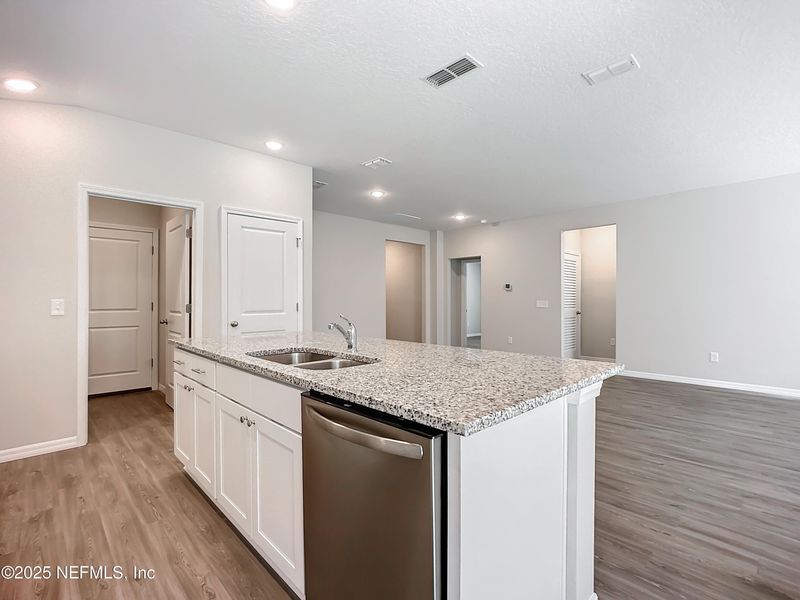 6782 Jammes Rd, Jacksonville, FL 32244