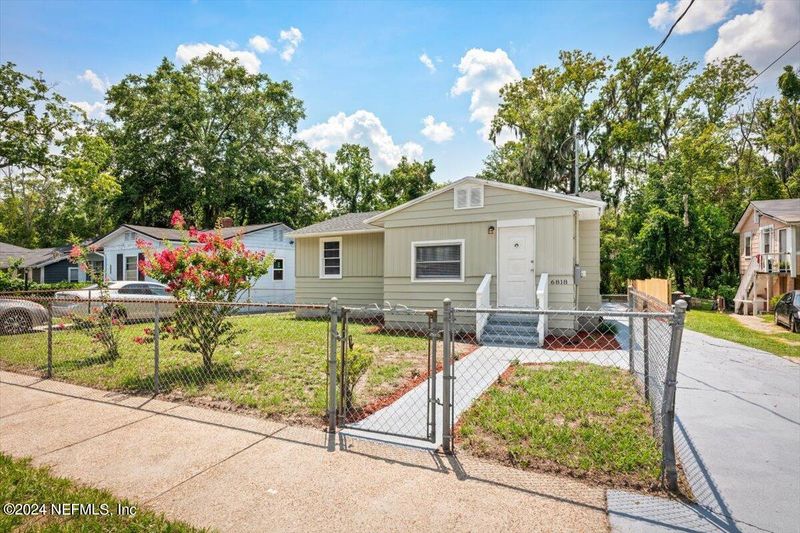 6818 Perry St, Jacksonville, FL 32208