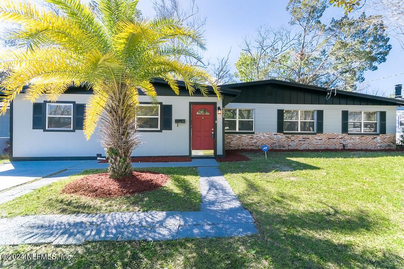 6826 Peter Pan Pl, Jacksonville, FL 32210