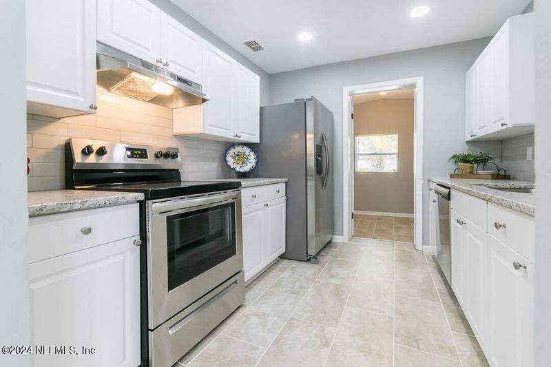 6826 Peter Pan Pl, Jacksonville, FL 32210