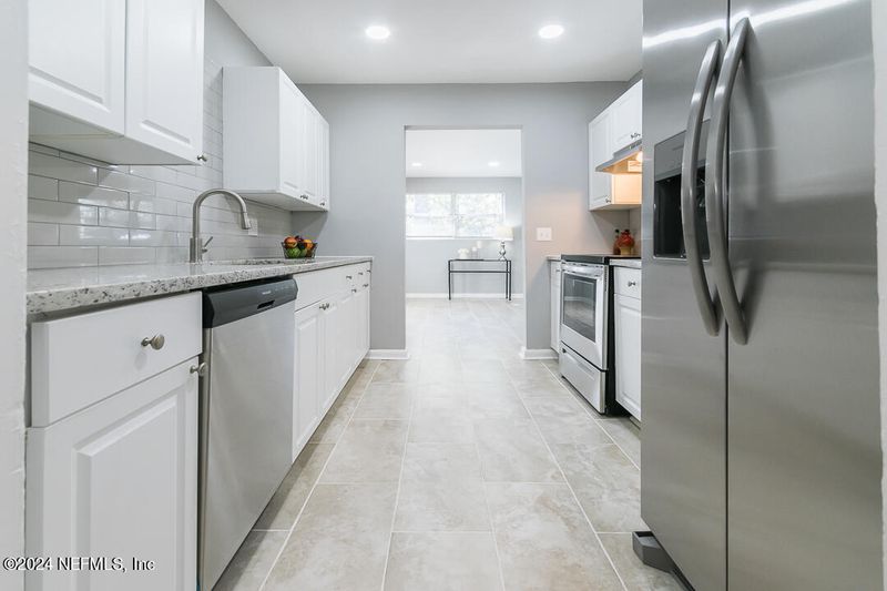 6826 Peter Pan Pl, Jacksonville, FL 32210