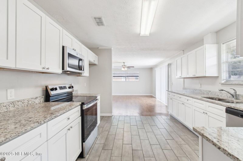 6857 Clifton Forge Rd, Jacksonville, FL 32277