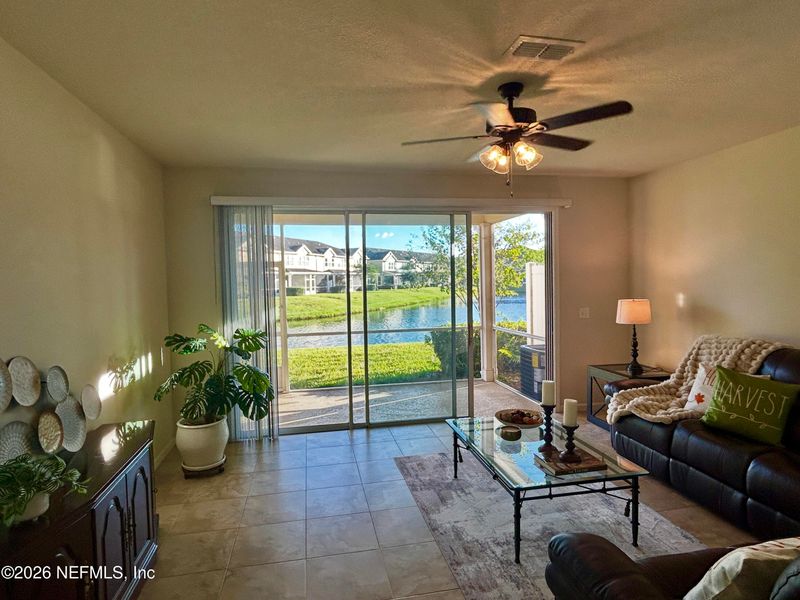 6860 Roundleaf Dr, Jacksonville, FL 32258