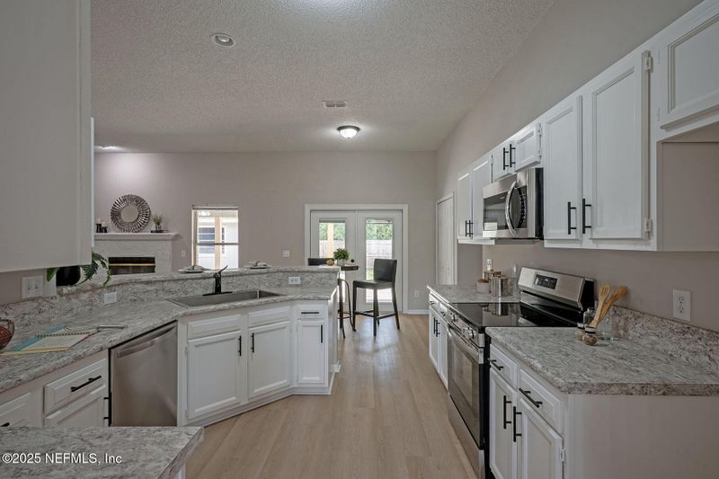 6864 Plum Lake Dr E, Jacksonville, FL 32222