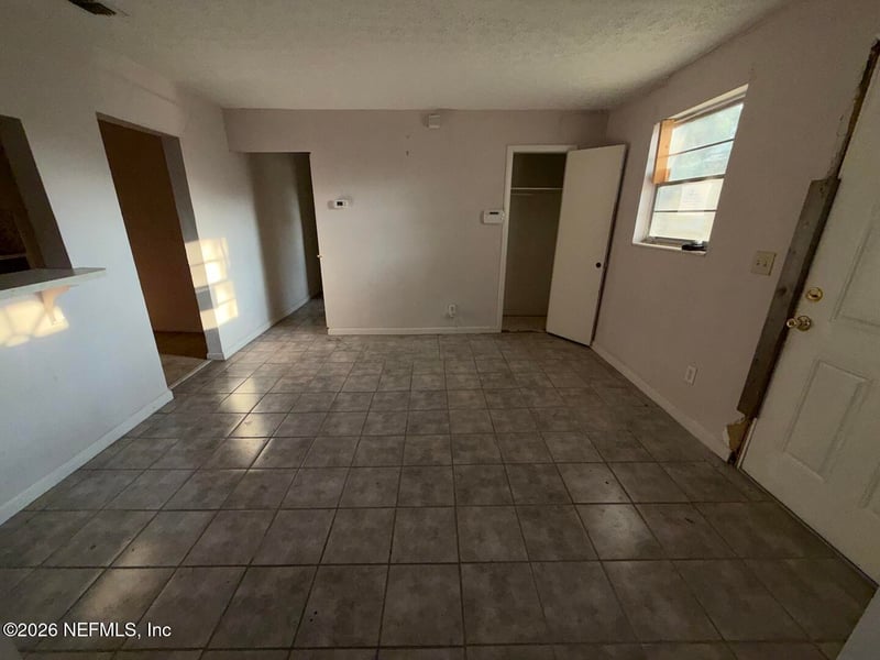 6880 Tinkerbell Ln, Jacksonville, FL 32210