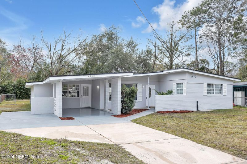 6942 Rollo Rd, Jacksonville, FL 32205