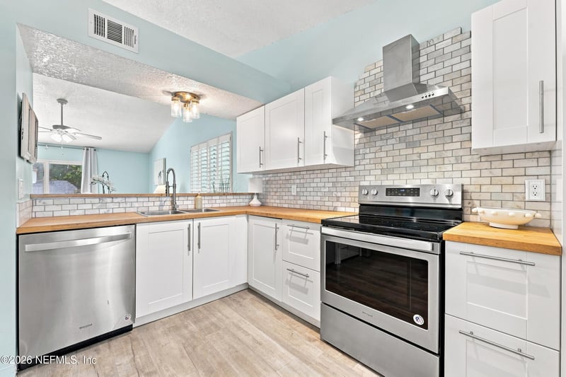 696 Aquatic Dr, Atlantic Beach, FL 32233