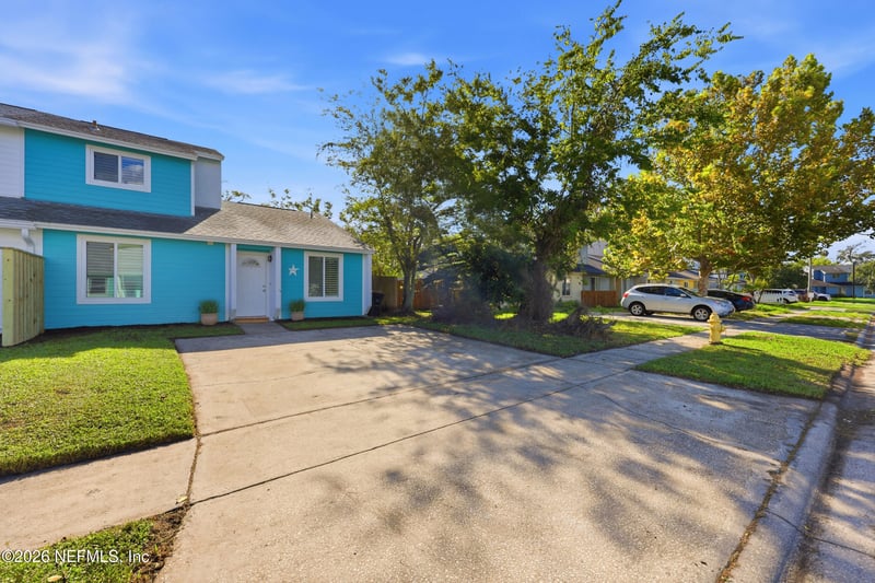 696 Aquatic Dr, Atlantic Beach, FL 32233