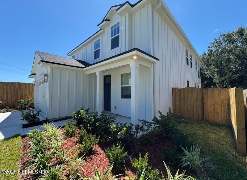 70 W 6th St, Atlantic Beach, FL 32233