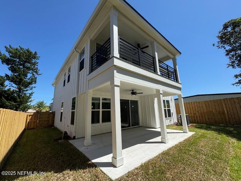 70 W 6th St, Atlantic Beach, FL 32233