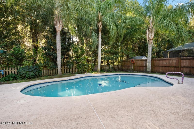 700 Reflection Cove Rd E, Jacksonville, FL 32218