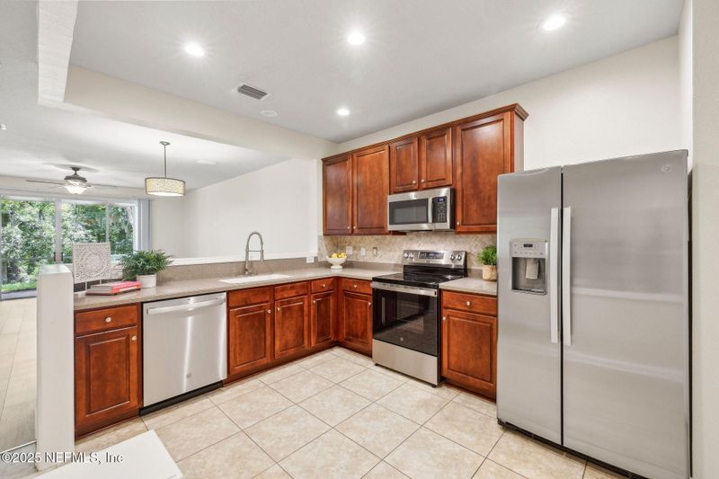 7023 Roundleaf Dr, Jacksonville, FL 32258