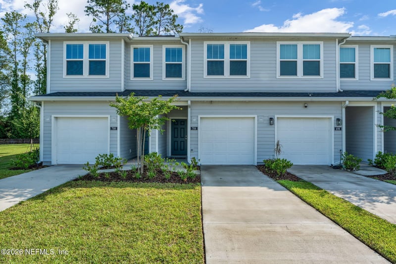 704 Holly Lakes Dr, Orange Park, FL 32073