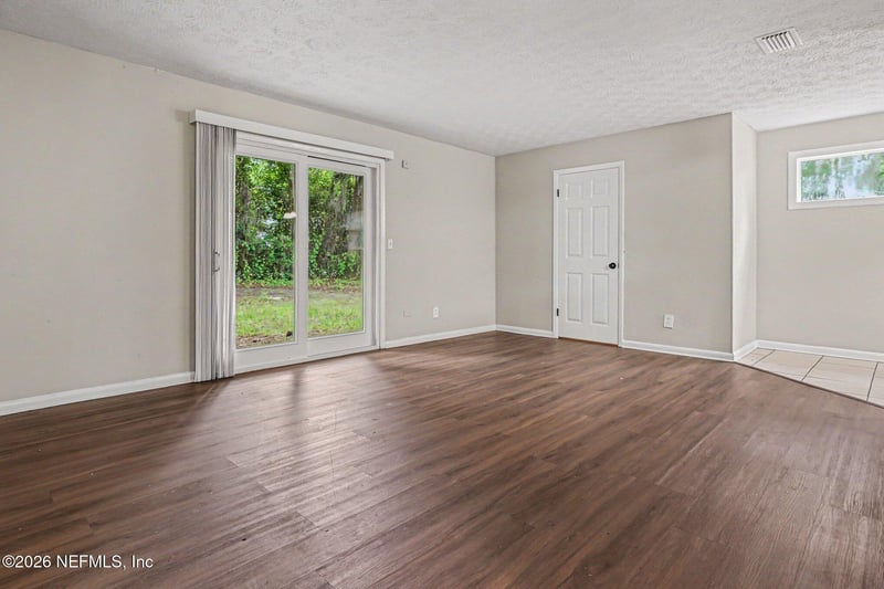 7044 Red Robin Dr, Jacksonville, FL 32210