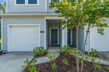 708 Holly Lakes Dr, Orange Park, FL 32073