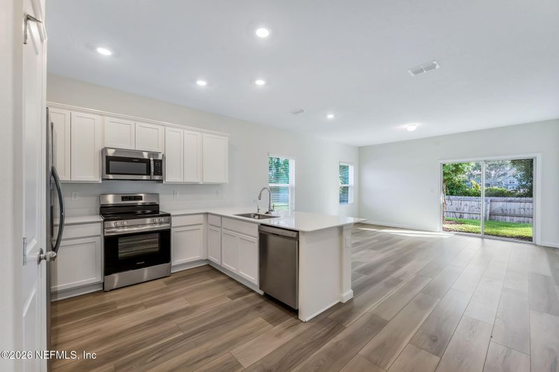 708 Holly Lakes Dr, Orange Park, FL 32073