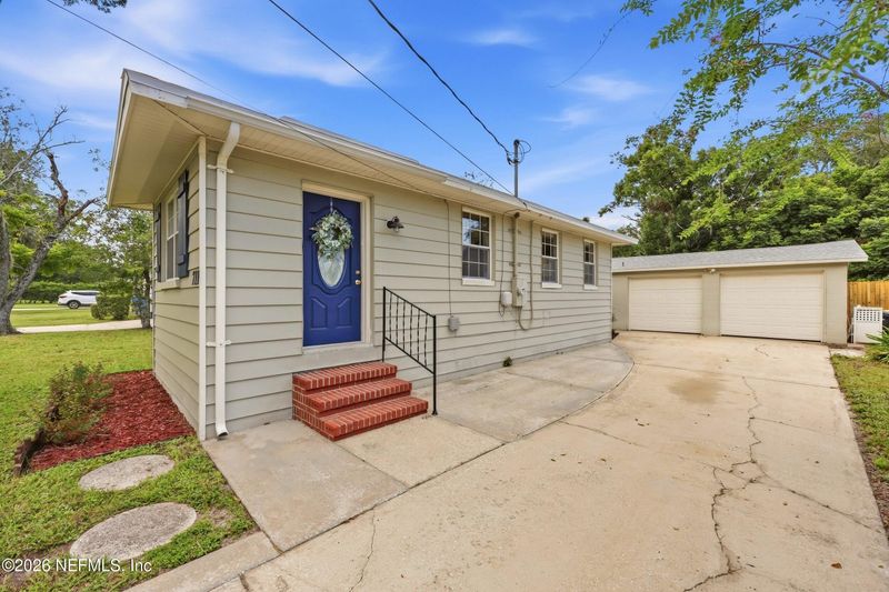 711 Valley Forge Rd, Jacksonville, FL 32208