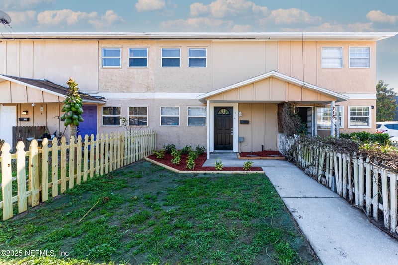 714 Cavalla Rd, Atlantic Beach, FL 32233