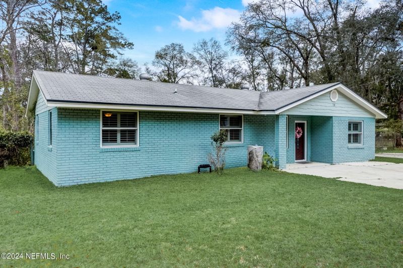 718 Lake Asbury Dr, Green Cove Springs, FL 32043